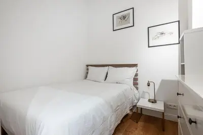 Un ou plusieurs lits dans un hébergement de l'établissement Fully Furnished Mobility Lease - Central Paris