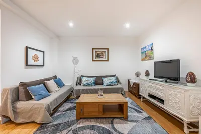 Télévision ou salle de divertissement dans l'établissement Fully Furnished Mobility Lease - Central Paris
