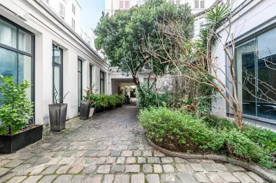 Jardin de l'établissement Fully Furnished Mobility Lease - Central Paris