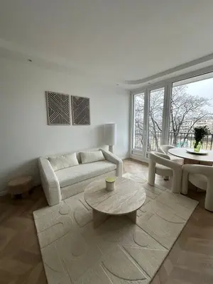 Coin salon dans l'établissement Modern and quiet apartment overlooking the Seine