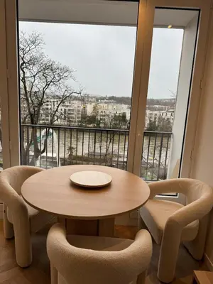 Balcon ou terrasse dans l'établissement Modern and quiet apartment overlooking the Seine