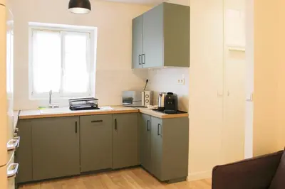 Cuisine ou kitchenette dans l'établissement Bel appartement au cœur d'Asnières