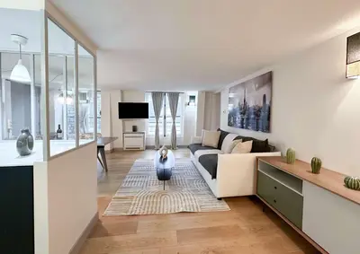 Télévision ou salle de divertissement dans l'établissement Apartment with lift & AC saint-germain-des-pres