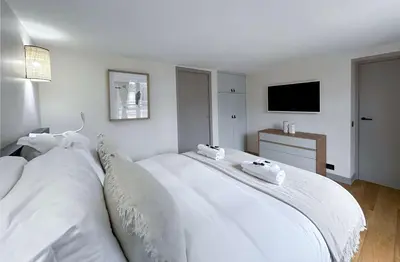 Un ou plusieurs lits dans un hébergement de l'établissement Apartment with lift & AC saint-germain-des-pres