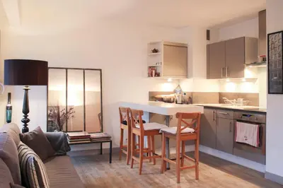 Plan de l'établissement Joli T1 avec balcon à Paris