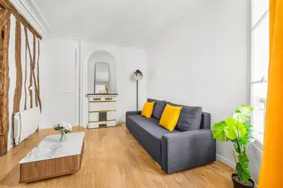 Coin salon dans l'établissement Quartier Musée du Louvre 6 - Studio Apartment with Netflix