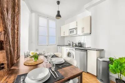 Cuisine ou kitchenette dans l'établissement Quartier Musée du Louvre 6 - Studio Apartment with Netflix