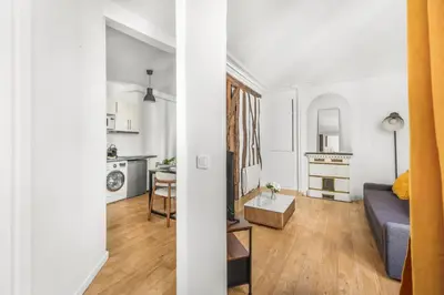 Cuisine ou kitchenette dans l'établissement Quartier Musée du Louvre 6 - Studio Apartment with Netflix