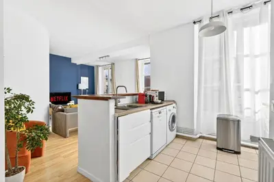 Cuisine ou kitchenette dans l'établissement Quartier Bastille Charonne 2 Bedroom Apartment with Netflix