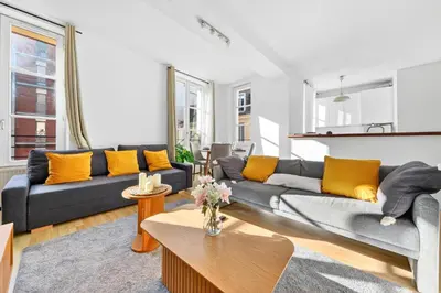 Coin salon dans l'établissement Quartier Bastille Charonne 2 Bedroom Apartment with Netflix