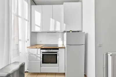 Cuisine ou kitchenette dans l'établissement Quartier Bastille Charonne 2 Bedroom Apartment with Netflix