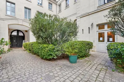 Jardin de l'établissement Quartier Bastille Charonne 2 Bedroom Apartment with Netflix