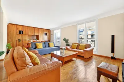 Coin salon dans l'établissement Quartier Arc de Triomphe 2 Bedroom Apartment with Netflix