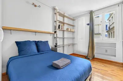 Un ou plusieurs lits dans un hébergement de l'établissement Quartier Arc de Triomphe 2 Bedroom Apartment with Netflix
