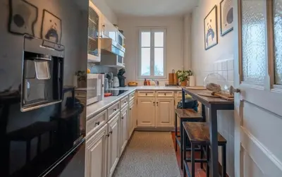 Cuisine ou kitchenette dans l'établissement Charming apartment at 10 min from Paris