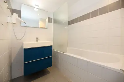 Salle de bains dans l'établissement Appartement service - En face du Musee - Paris 5