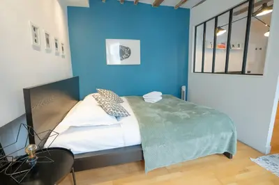 Un ou plusieurs lits dans un hébergement de l'établissement Grand studio loft bien equipe a Paris 15 - 2P