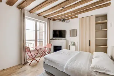 Un ou plusieurs lits dans un hébergement de l'établissement Magnifique Studio ile saint louis - Paris 4 - 2P