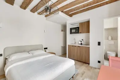Un ou plusieurs lits dans un hébergement de l'établissement Magnifique Studio ile saint louis - Paris 4 - 2P