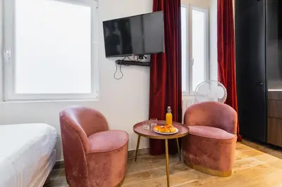 Télévision ou salle de divertissement dans l'établissement Studio lumineux et moderne proche du metro - 2P