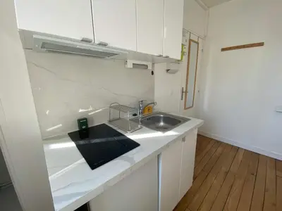 Cuisine ou kitchenette dans l'établissement 322 Suite Kléber - Cosy Apartment Paris Center