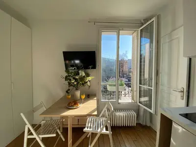 Télévision ou salle de divertissement dans l'établissement 322 Suite Kléber - Cosy Apartment Paris Center