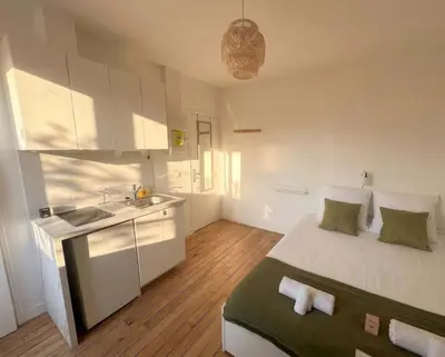 Cuisine ou kitchenette dans l'établissement 322 Suite Kléber - Cosy Apartment Paris Center