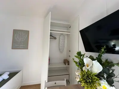 Télévision ou salle de divertissement dans l'établissement 322 Suite Kléber - Cosy Apartment Paris Center