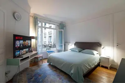 Un ou plusieurs lits dans un hébergement de l'établissement 2BR - Sleep 7 - Trocadero Area - Modern & Spacious