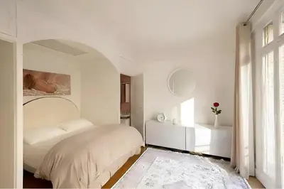 Un ou plusieurs lits dans un hébergement de l'établissement 2BR - Sleep 7 - Trocadero Area - Modern & Spacious