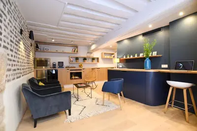 Cuisine ou kitchenette dans l'établissement Victoire & Germain