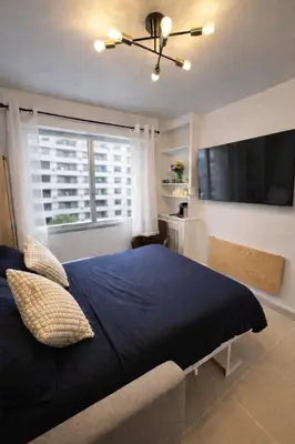 Un ou plusieurs lits dans un hébergement de l'établissement Exclusive Cozy studio - near Arc de Triomphe