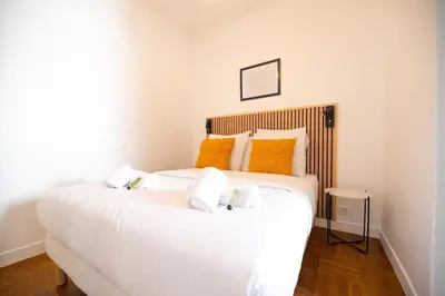 Un ou plusieurs lits dans un hébergement de l'établissement Prestigious Home near Champs Elysées
