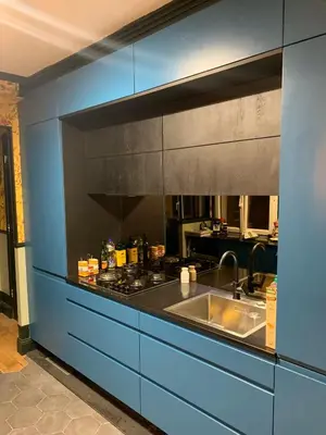 Cuisine ou kitchenette dans l'établissement Live like a Parisian in our spare Bdr