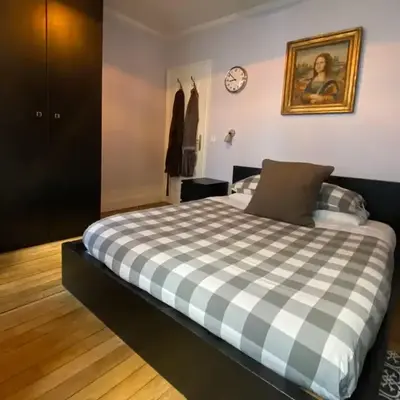 Live like a Parisian in our spare Bdr