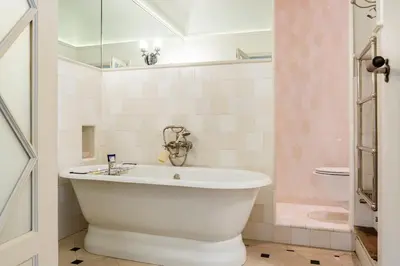 Salle de bains dans l'établissement Charming chic apartment in Upper Marais 160m