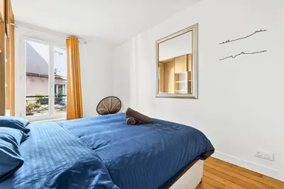 Un ou plusieurs lits dans un hébergement de l'établissement Quartier Les Marais 1 Bedroom Apartment with Netflix
