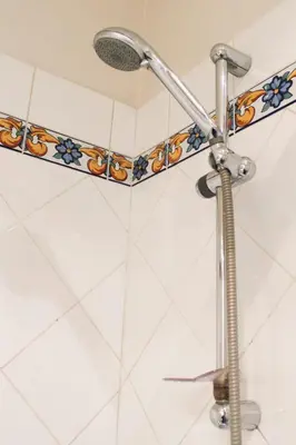 Salle de bains dans l'établissement Appartement intemporel dans un immeuble hausmanien