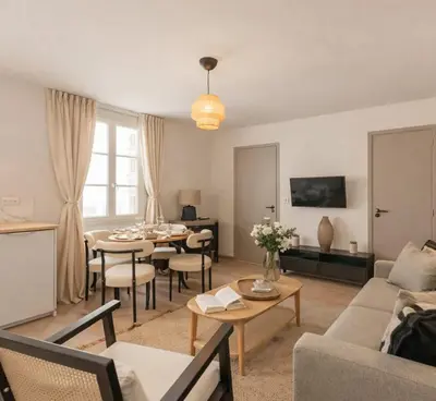 Télévision ou salle de divertissement dans l'établissement Stunning property near Arc de Triomphe