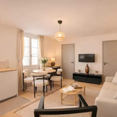 Stunning property near Arc de Triomphe