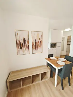 Cuisine ou kitchenette dans l'établissement Bright Paris Apt Bastille Nation for 3 Guests