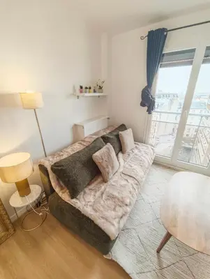 Coin salon dans l'établissement Bright Paris Apt Bastille Nation for 3 Guests