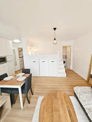 Cuisine ou kitchenette dans l'établissement Bright Paris Apt Bastille Nation for 3 Guests