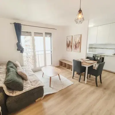 Bright Paris Apt Bastille Nation for 3 Guests