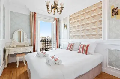 Un ou plusieurs lits dans un hébergement de l'établissement Suite Estelle, Luxe au 1er Arrondissement Paris
