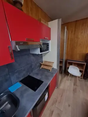 Cuisine ou kitchenette dans l'établissement Quiet studio ideal for couples