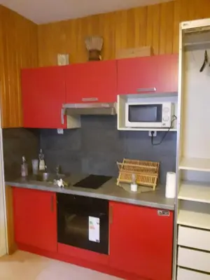 Cuisine ou kitchenette dans l'établissement Quiet studio ideal for couples