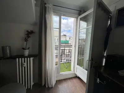 Balcon ou terrasse dans l'établissement Studio Cosy proche de la Tour-Eiffel