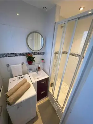 Salle de bains dans l'établissement Studio Cosy proche de la Tour-Eiffel
