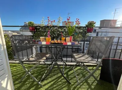 Balcon ou terrasse dans l'établissement Studio Cosy proche de la Tour-Eiffel